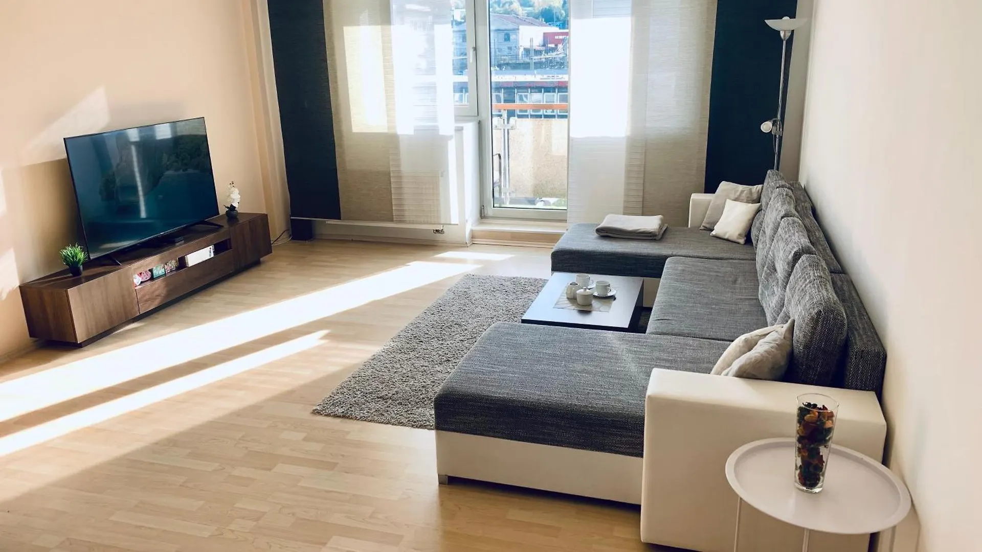 Apartment Ceskomoravska - O2 Arena Praga